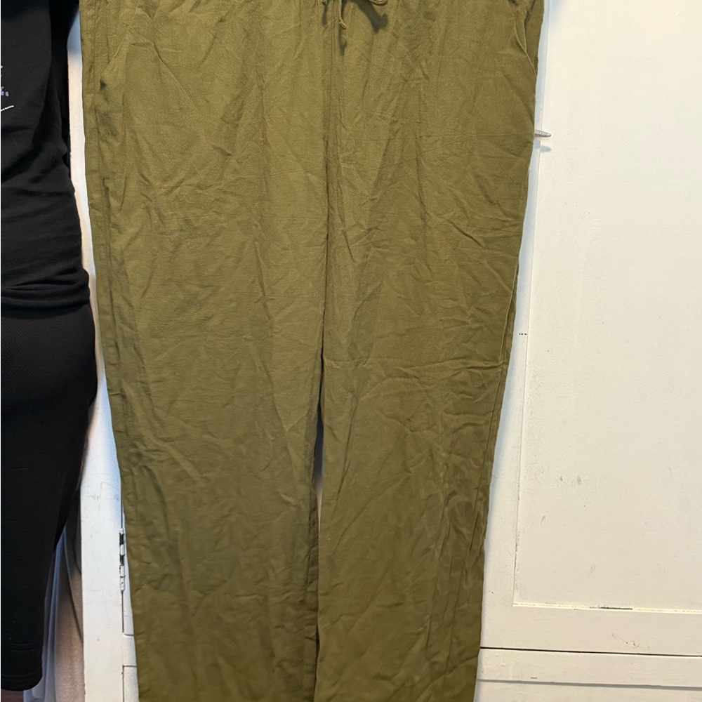 Woman’s Olive Green Casual Pants